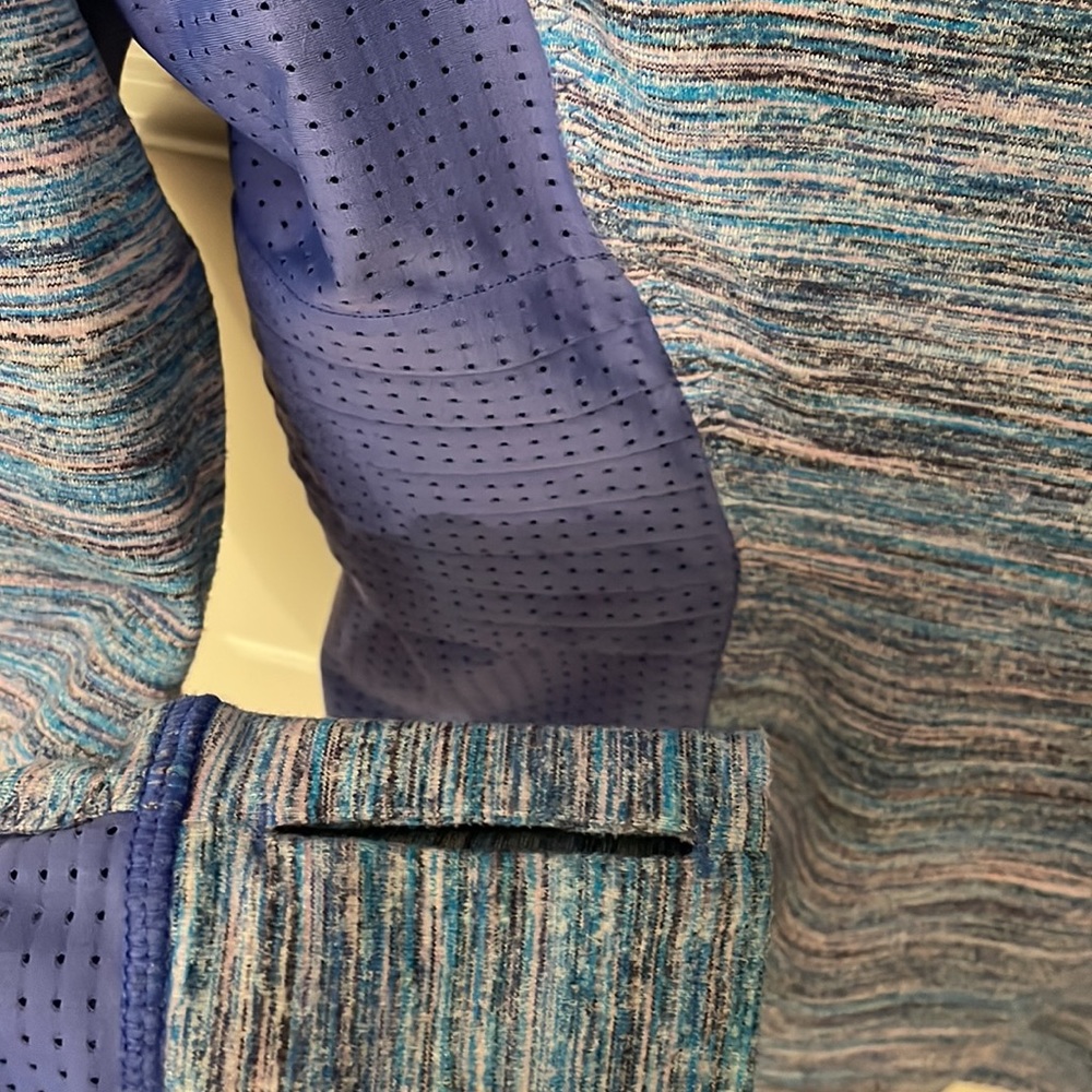 Ivivva Zip up - Picture 3 of 5
